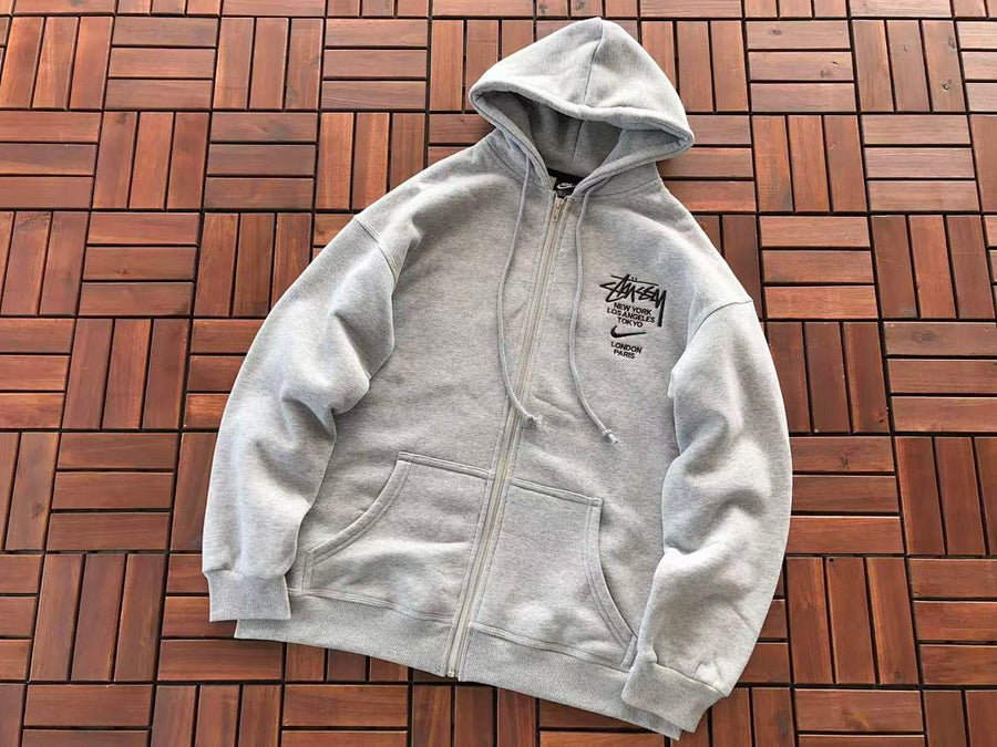 Survêtement Nike x Stüssy – Ensemble Full-Zip Hoodie & Pantalon Fleece SS24